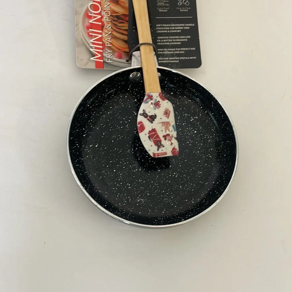 Mini Non-stick frying pan with spatula NWT